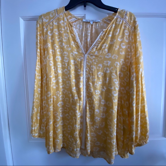 Collective Concepts Yani Lace Detail Textured Top - Picture 5 of 11